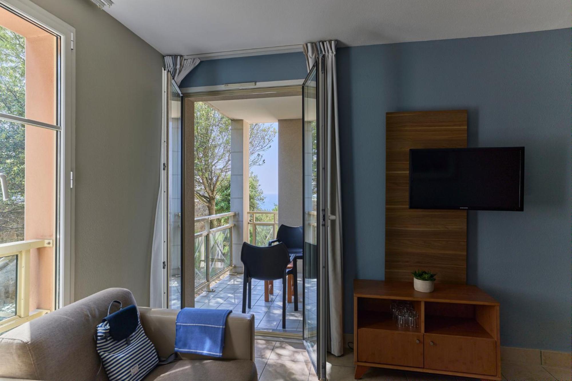 Reine Marine Apartahotel