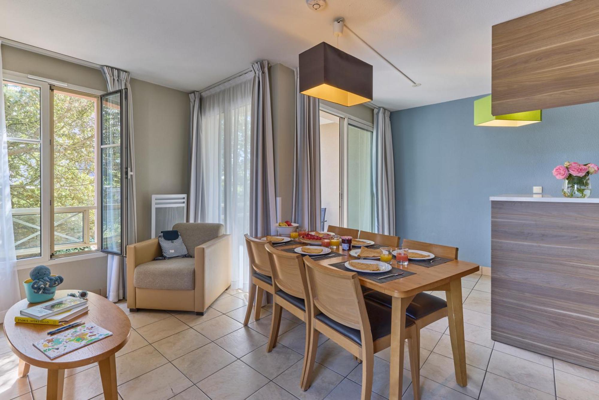 Reine Marine Apartahotel 4*