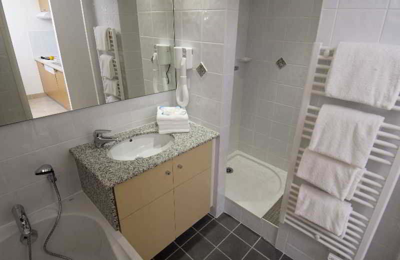 Reine Marine Aparthotel 4*